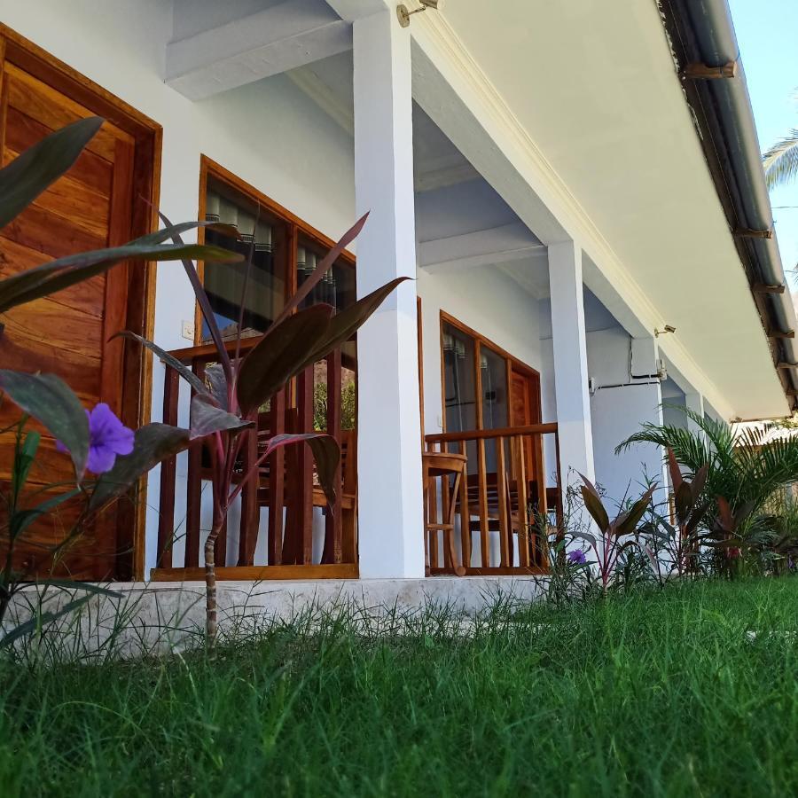 Elisa Homestay Areguling Kuta  Екстер'єр фото